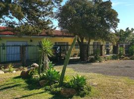 Riverside Villa, hótel í Gordonʼs Bay