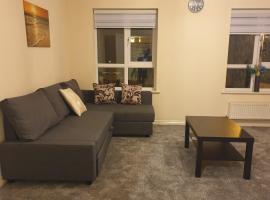 Cheerful 4 Bedroom Townhouse with free parking, hotel near Newcastle International Airport - NCL, 