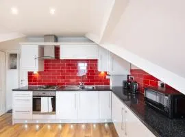 Modern city centre flat with free parking