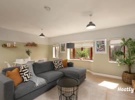 Wesley Gate Apartments - by Hostly, self catering accommodation in Reading