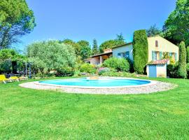 Gorgeous Home In Montaren Et St Mediers, ξενοδοχείο σε Labaume