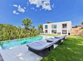 9m of center, Cannes high luxe Villa Mila 6bdrooms heated pool Sauna cinema fitness, hotel v destinaci Vallauris
