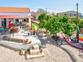 Bike Friendly Apartment, hotel in Arelho