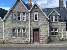 Newsagents Flat, hotel u gradu Lairg