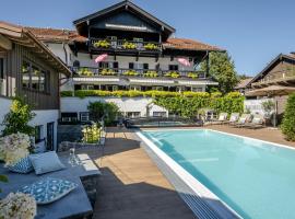 Boutique Hotel Relais Chalet Wilhelmy, hotel di Bad Wiessee