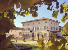 Villa Pacchioni, hotel com estacionamento em Cavezzo