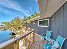 Newly Remodeled Gem on Homosassa River Canal!，霍莫薩薩的度假屋