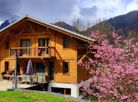 Chalet les Vagnys - Lac des Vernays, hotel in La Rivière-Enverse