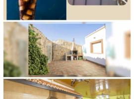 Don Mauricio y periquines, holiday home in Robledillo