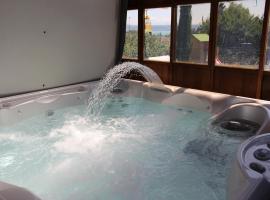 chez moumie jacuzzi privatif, hotel en Bevaix