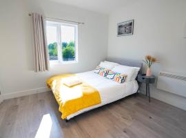 No 02 Studio Flat Available near Aylesbury Town Station, hotel in Buckinghamshire