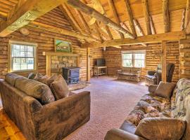 Rustic Zanesville Getaway with Expansive Yard!, hotel v destinaci Zanesville