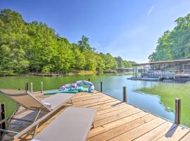 Lakefront Townville Gem with Boat Dock and Kayaks, hotel a Townville