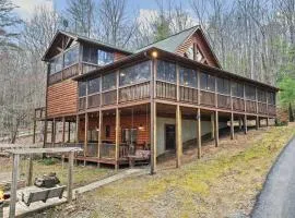 Lux 5BR Cabin near Bear Claw Vineyard, Hot Tub, Game Room, Pet Friendly