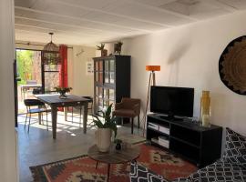 Studio avec patio et jacuzzi privatifs, rumah percutian di Mazan
