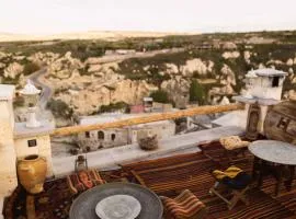 Solo Cave Suites