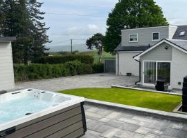 4 Bed cottage with Hot tub, hotel in Bannockburn