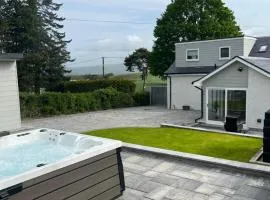 4 Bed cottage with Hot tub