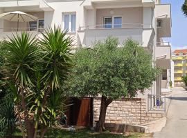 Apartments Renco, hotel v Novalji