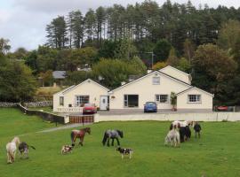 Muckross Riding Stables, hotel poblíž významného místa Torc Waterfall, Killarney