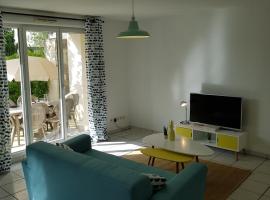Appartement 2 pièces avec jardin privatif, semesterboende i Saint-André-de-Cubzac