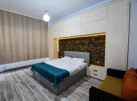 Lakeside Studio Mamaia Central