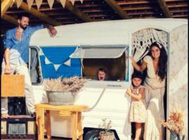 G&Icirc;TE AZKENDANTZA 2a6 PERS AVEC CARAVANE INSOLITE