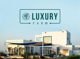 Luxury Farm Villa in Musanaa Oman、ムサナーのホットタブ付きホテル