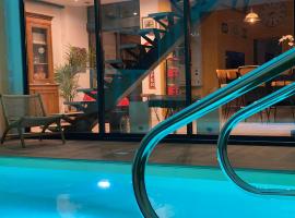 Loft Spa Reims-fr 250m2 privatifs, piscine intérieure chauffée, spa et parking, hotel near Colbert Square, Reims