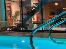 Loft Spa Reims-fr 250m2 privatifs, piscine intérieure chauffée, spa et parking