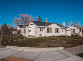 Professionally Designed Central Idaho Falls home - 4 bed 2 bath, vakantiehuis in Idaho Falls