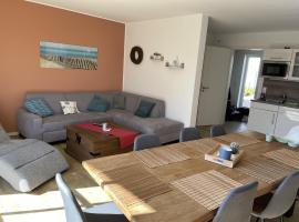 Ferienhaus 15 "Gut Tossens", hôtel près de la plage à Tossens