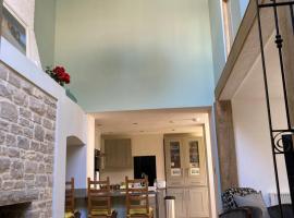 Kitchener Cottage Swanage very close to beach, hotel v destinaci Swanage