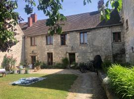 Maison de famille du 17ème siècle I Proche Senlis Chantilly Compiègne Paris, vila v destinaci Pontpoint