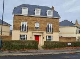 Swindon 6 deluxe doubles 2 with en suite in large house - No Pets