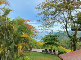 Pacific Edge Eco Lodge, hotel en Dominical