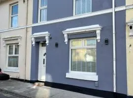 Town House,Walking Distance To Town,Beach,Harbour.
