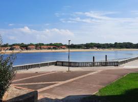 Appartement avec vue sur le lac, hotel in Vieux-Boucau-les-Bains