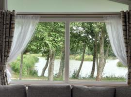 White Acre's Holiday Park, 602 Sycamore Forest, Hotel in Saint Enoder