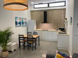 Acogedor apartamento en semisótano con patio y cerca de la Plaza de España