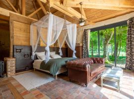 Manoir de la Mazeraie lodge de luxe Loire Valley，圖爾旁茹埃的山林小屋