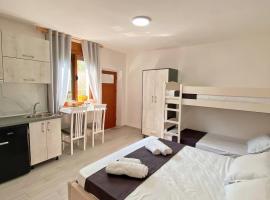 Sunny guest house, hostal o pensión en Vlorë