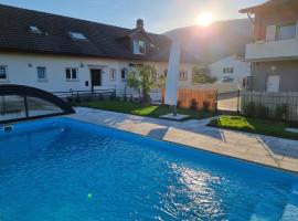 at moumie studio furnished quiet place parking and jacuzzi and pool, hotel in Bevaix