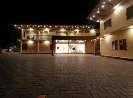 Treebo Grand Vistara Airport Suites