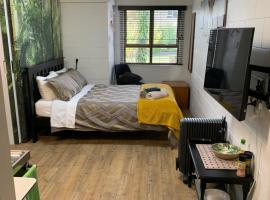 Suburban Studio, self-catering accommodation in Hamilton