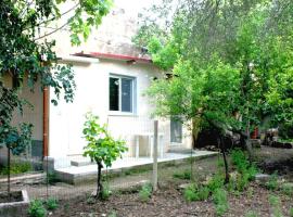 Camera indipendente con bagno immersa nel verde, hotel in Bagheria