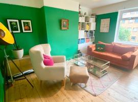 Sunny, stylish 2-bed home in Morningside Edinburgh