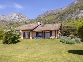 MAISON CHARLOTTE - Vue lac et à 5min des plages!, villa i Veyrier-du-Lac