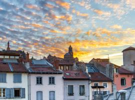 Garage, 2 chambres, balnéo, 2 SDB, 2WC, vue sur les monuments, spa hotel in Le Puy en Velay