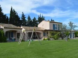 part of house with pool to share, 2 persons, in cheval blanc, luberon, provence.